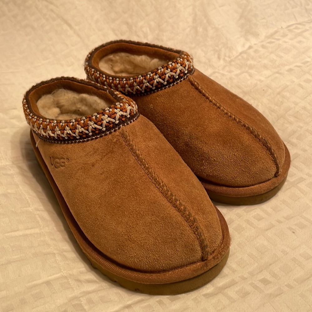 Girls Ugg slippers